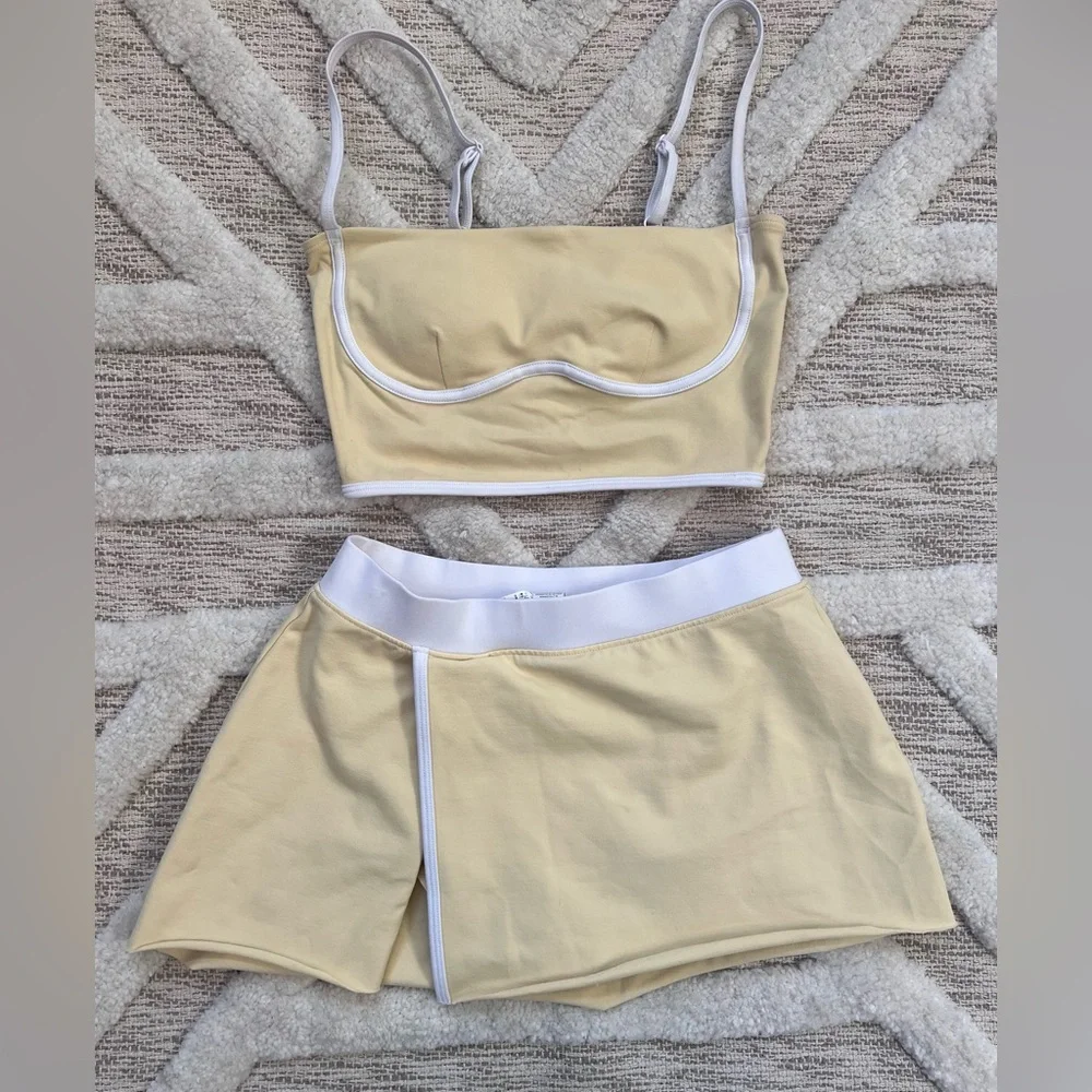 Set! ALO Outfit Streamlined Airbrush Bra Tank XS & skirt XS Warm Butter & White